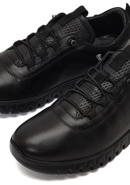 Kadın Siyah Bağcıklı Kalın Tabanlı Deri Sneaker 25AFD501918
