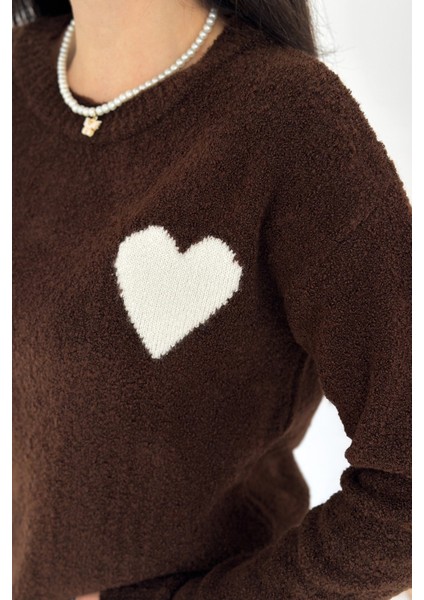 Kadın Kalpli Kalın Triko Kazak – Oversize & Minimal Romantik Stil