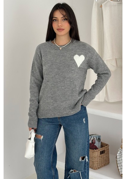 Kadın Kalpli Kalın Triko Kazak – Oversize & Minimal Romantik Stil
