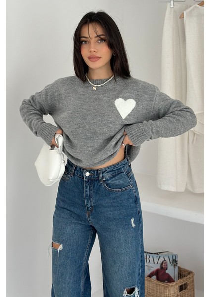 Kadın Kalpli Kalın Triko Kazak – Oversize & Minimal Romantik Stil fiyatları