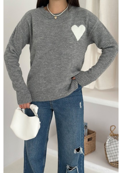 Kadın Kalpli Kalın Triko Kazak – Oversize & Minimal Romantik Stil modelleri