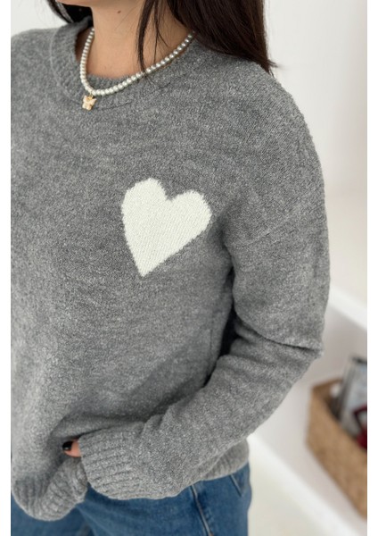 Kadın Kalpli Kalın Triko Kazak – Oversize & Minimal Romantik Stil fırsatları