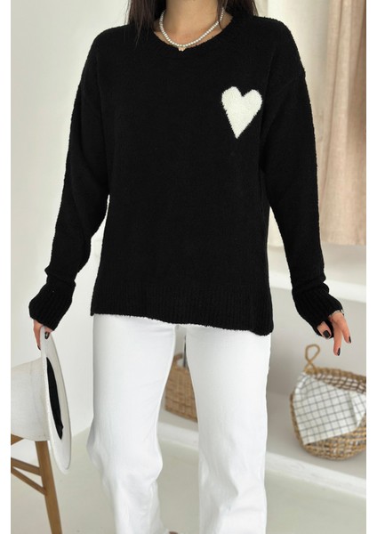 Kadın Kalpli Kalın Triko Kazak – Oversize & Minimal Romantik Stil fiyatları