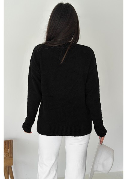 Kadın Kalpli Kalın Triko Kazak – Oversize & Minimal Romantik Stil