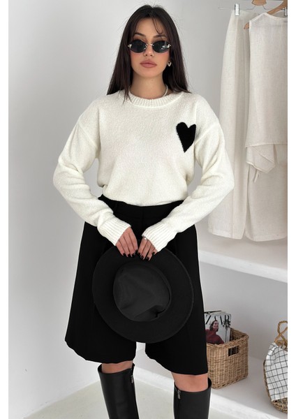 Kadın Kalpli Kalın Triko Kazak – Oversize & Minimal Romantik Stil fiyatları