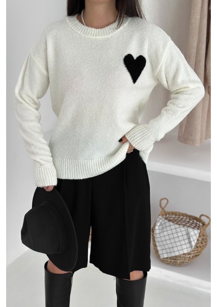 Kadın Kalpli Kalın Triko Kazak – Oversize & Minimal Romantik Stil fırsatları