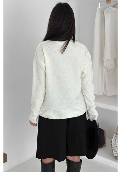Kadın Kalpli Kalın Triko Kazak – Oversize & Minimal Romantik Stil