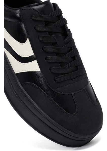 Kadın Siyah Bağcıklı Kalın Tabanlı Sneaker 25AFD430814