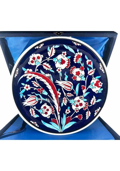 Gelenekten Geleceğe, Lale ve Hatayi Desenli Iznik Çini Tabak