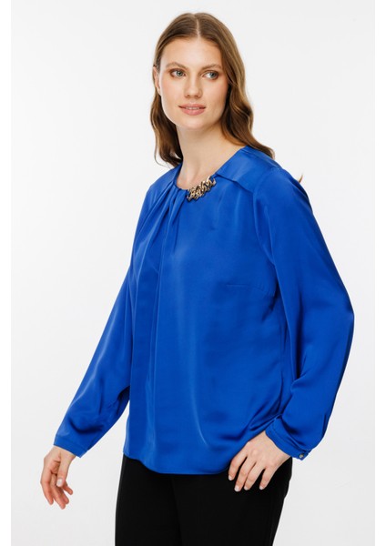 Kadın Büyük Beden Yakası Zincir Detaylı Saten Bluz 2507 Saks fiyatları