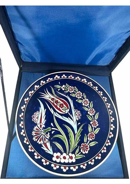 Kurumsal Hediye, Lale ve Karanfil Motifli Iznik Çini Tabak modelleri