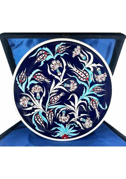 Mavi Beyaz Lale ve Karanfil Motifli Iznik Çini Tabak