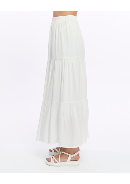 Astarlı Viskon Kumaş Beyaz Uzun Fırfırlı Etek