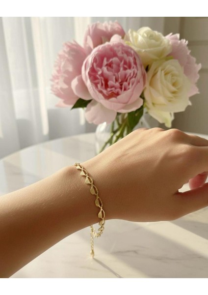 Şık Kadın Bileklik Kalp Model Zarif ve Modern Tasarım