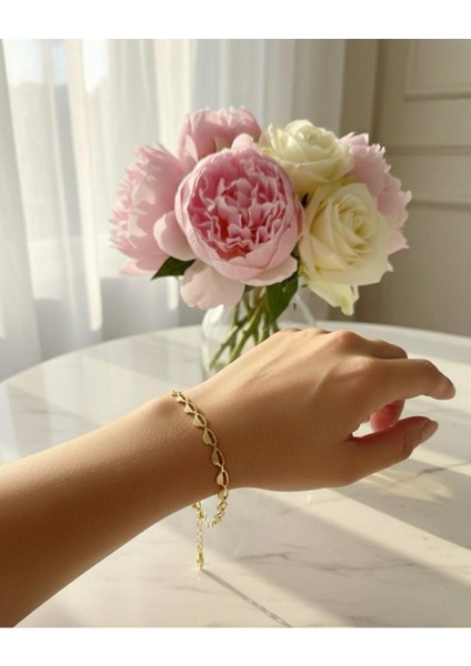 Şık Kadın Bileklik Kalp Model Zarif ve Modern Tasarım fiyatları