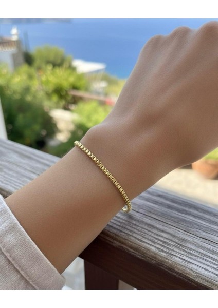 Şık Kadın Bileklik Zarif ve Modern Tasarım