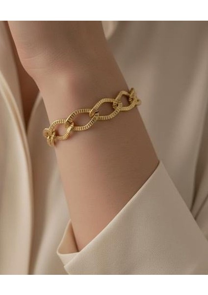 Şık Büyük Halkalı Kadın Bileklik Zarif ve Modern Tasarım