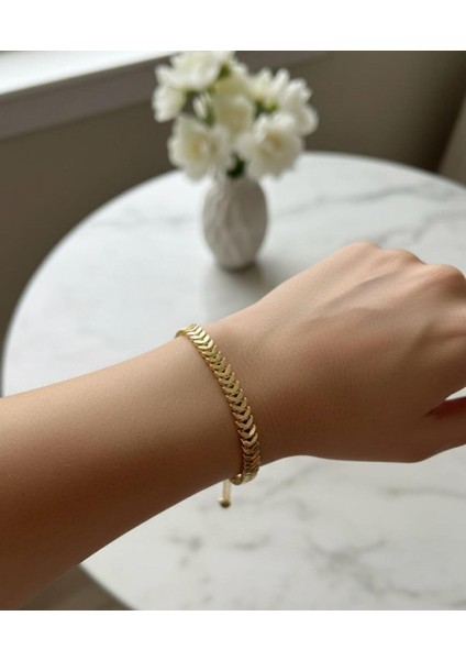 Şık Kadın Bileklik Zarif ve Modern Tasarım