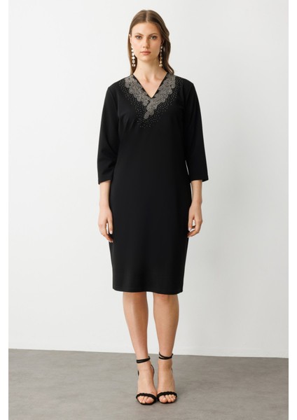 Kadın Büyük Beden Yakası Taş Işlemeli Yarım Kollu Elbise 5952 Siyah