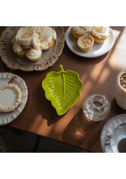 Yaprak Formlu Fıstık Yeşili Dekoratif Tabak 16 cm x 14 cm