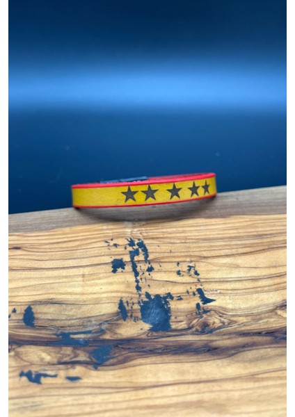 🔥 Sarı Kırmızı Beş Yıldız Mıknatıslı Deri Taraftar Bileklik modelleri