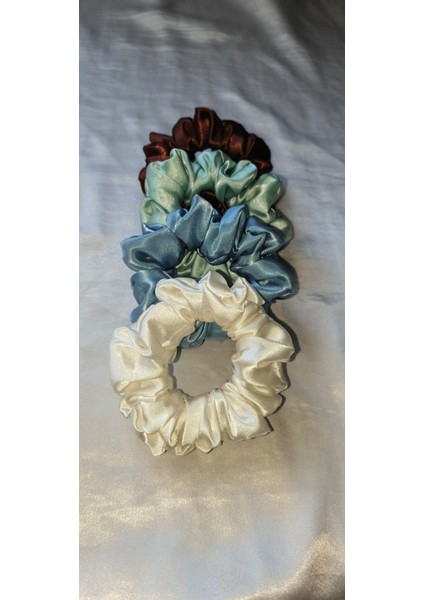 4’lü Saten Scrunchie Toka Seti – Beyaz, Açık Mavi, Su Yeşili, Kahverengi | Saç Lastiği ve Saç Aksesuarı