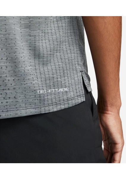 Dri-Fit Adv Tech Knit Ultra Erkek Gri Koşu ve Spor T-Shirt - DM4753-010