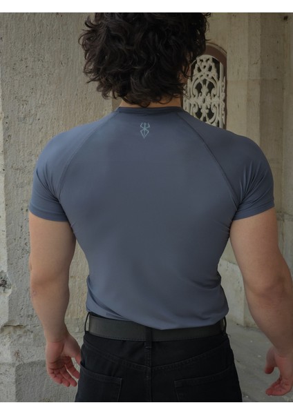 Berserk - Compression Nefes Alan Ultra Esnek Yapı Fitness T-Shirt (Füme) fiyatları