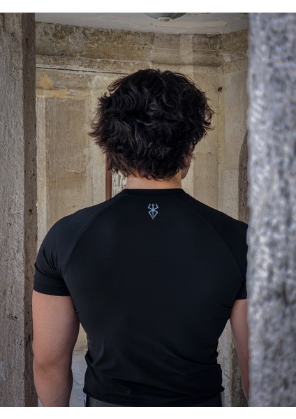 Berserk - Compression Nefes Alan Ultra Esnek Yapı Fitness T-Shirt (Siyah) modelleri