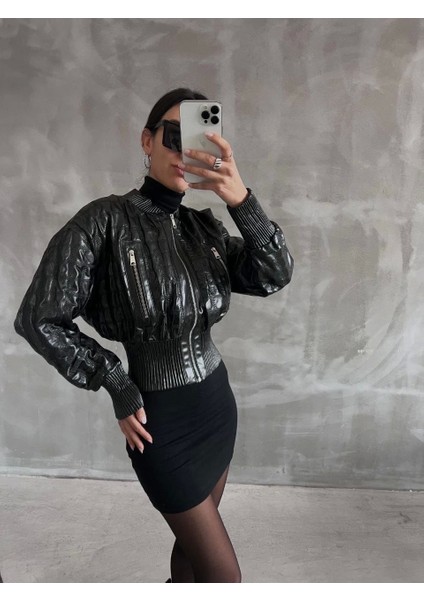Beli Büzgülü Crop Deri Ceket Siyah fırsatları
