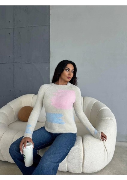 Bıyıklı Triko Kazak Beyaz