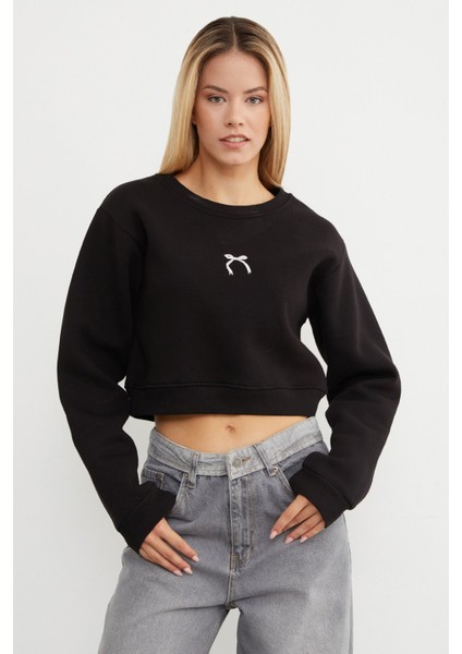 3 Iplik Fiyonk Nakışlı Crop Sweatshirt