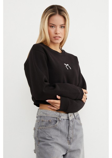 3 Iplik Fiyonk Nakışlı Crop Sweatshirt modelleri