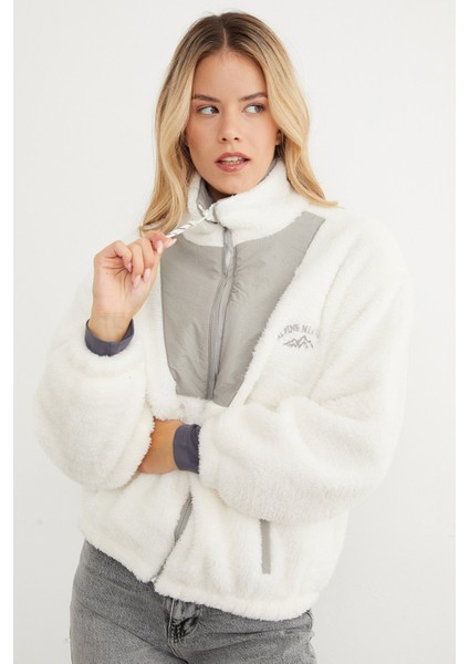 Yazı Nakışlı Fleto Cepli Dik Yaka Pelüş Mont