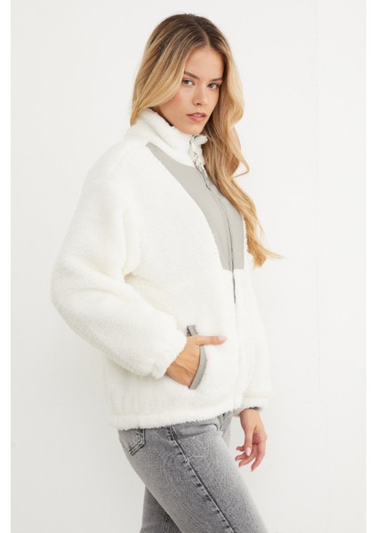 Yazı Nakışlı Fleto Cepli Dik Yaka Pelüş Mont