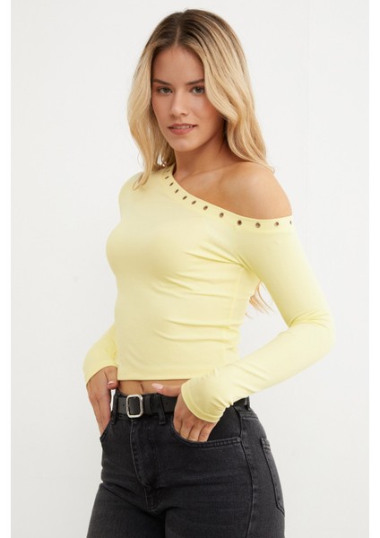 Kuşgözü Detaylı Tek Omuz Bluz fiyatları