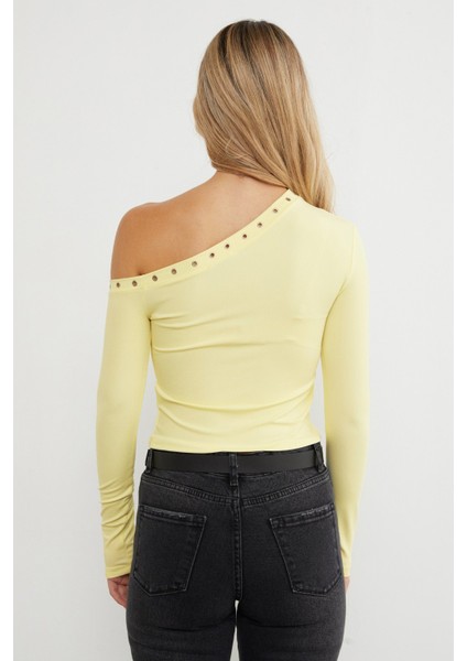 Kuşgözü Detaylı Tek Omuz Bluz