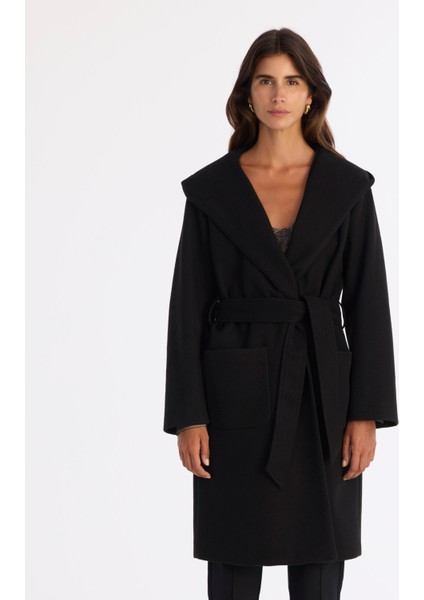 Kapüşonlu ve Kemerli Uzun Palto