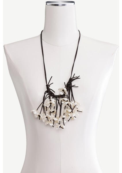 Çiçek Detaylı Uzun Kolye modelleri