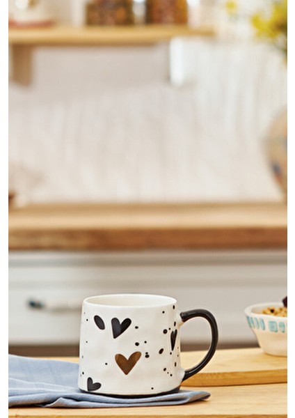 Amore 520 ml Porselen Kupa Siyah Kalp Deseniyle 1 Adet modelleri