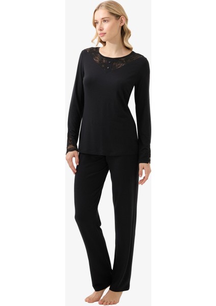 Siyah Dantel Detaylı Kadın Pijama Takımı – Uzun Kollu, Yumuşak Kumaş C7T1N915