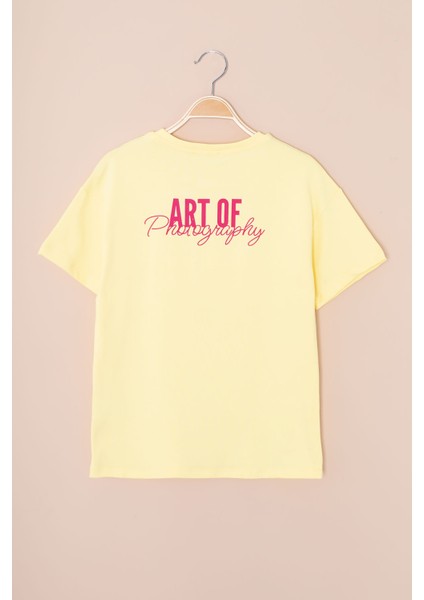 Sarı Sırtı Yazılı Fotoğraf Baskılı Kız Çocuk Bisiklet Yaka Tişört 21045 fiyatları