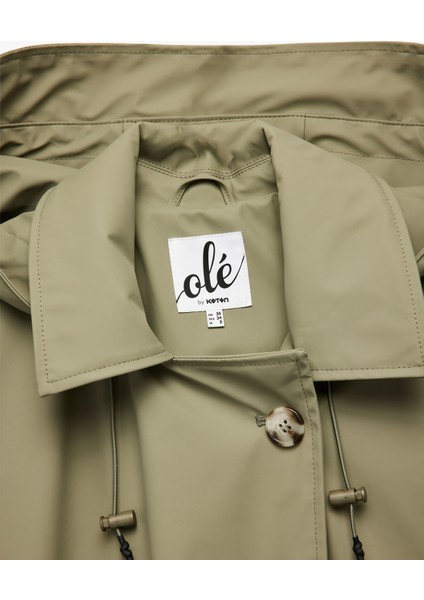 Düğmeli Kemer Detaylı Kruvaze Yaka Çıkarılabilir Kapüşonlu Uzun Trençkot