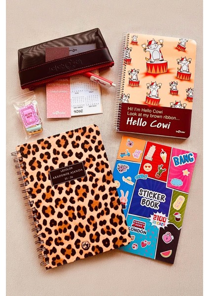 Akademik Ajanda + 240 Syf A5 Kareli Defter + 2100 Sticker + 10 Metal Klips + Kalem Kutu + Kalem + Kitap Ayracı + Takvim