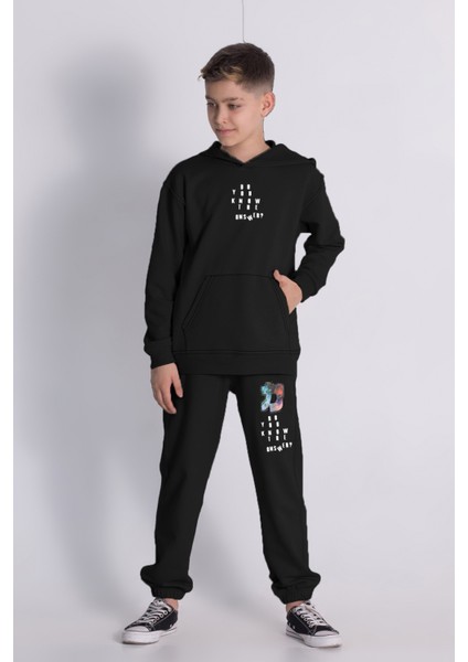 Erkek Çocuk Kapüşonlu Eşofman Takımı Ön ve Sırt Baskılı Cepli Rahat Kalıp