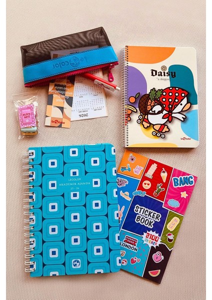 Akademik Ajanda + 240 Syf A5 Kareli Defter + 2100 Sticker + 10 Metal Klips + Kalem Kutu + Kalem + Kitap Ayracı + Takvim