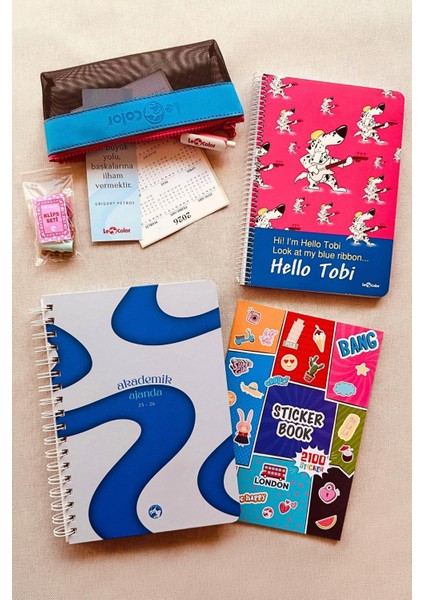 Akademik Ajanda + 240 Syf A5 Kareli Defter + 2100 Sticker + 10 Metal Klips + Kalem Kutu + Kalem + Kitap Ayracı + Takvim