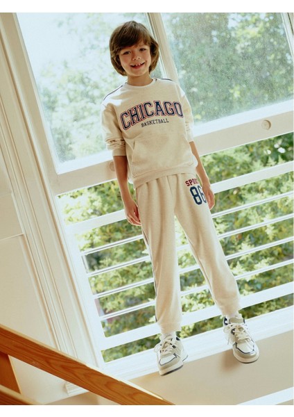 Lcw Kids Ekru Chicago Nakışlı Erkek Çocuk Sweatshirt fiyatları