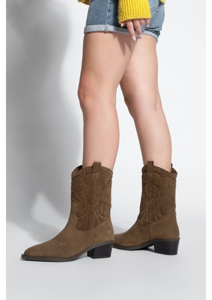 Kadın Sivri Burun Nakışlı Western Bot Nilva fiyatları