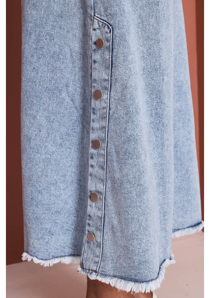 Püsküllü ve Düğme Detaylı Kot Etek